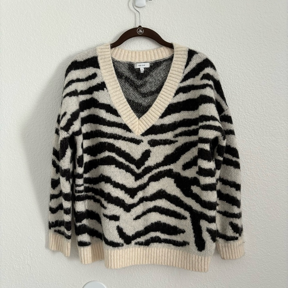 Reiss Women's Size XS Black/White Zana Zebra Print V-Neck Sweater
